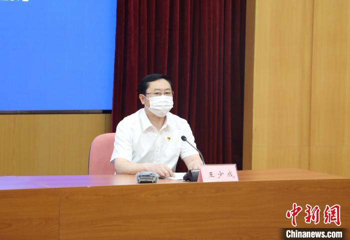 图为大连市交通运输局局长王少成。　杨毅 摄