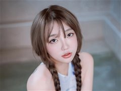 可爱女生孙乐乐YeEun水下游泳课丰满美乳诱惑